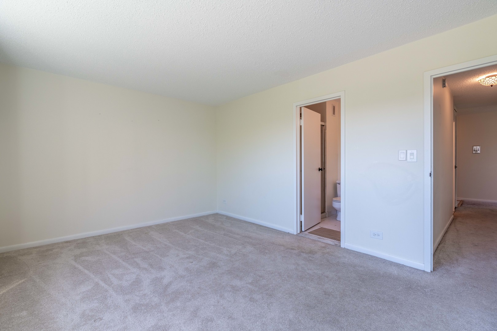 2211 S Highland Avenue 4b Property Photo 10