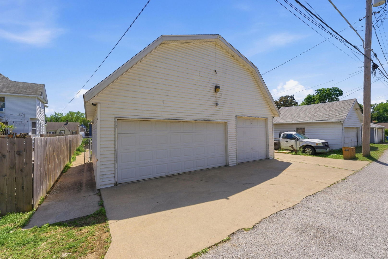 820 W 16th Street Property Photo 5