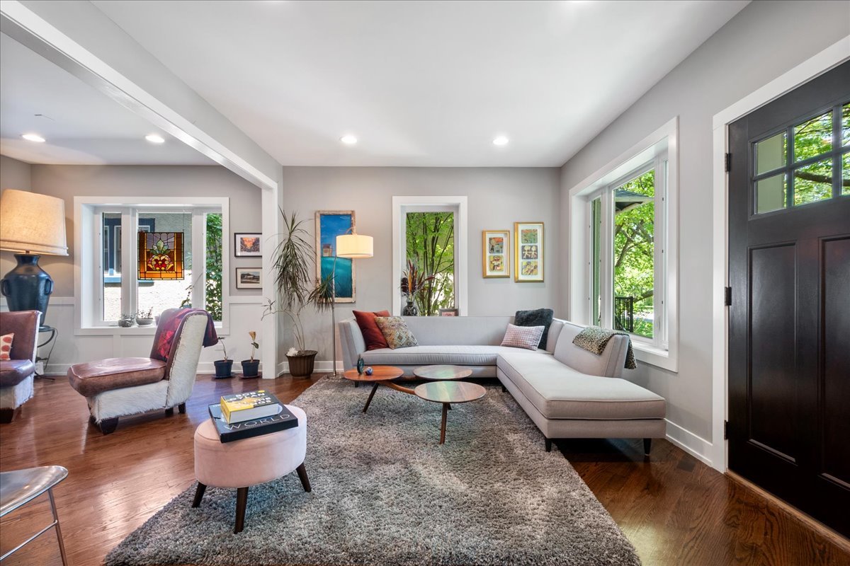 1130 Dewey Avenue Property Photo 3