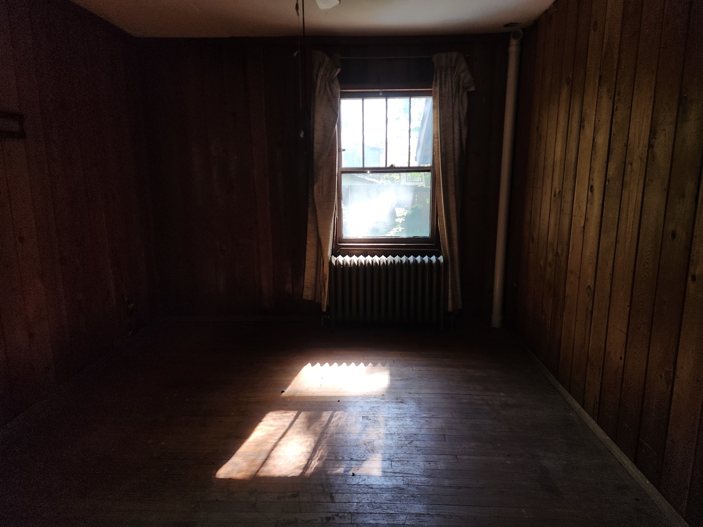 14961 Perry Avenue Property Photo 8