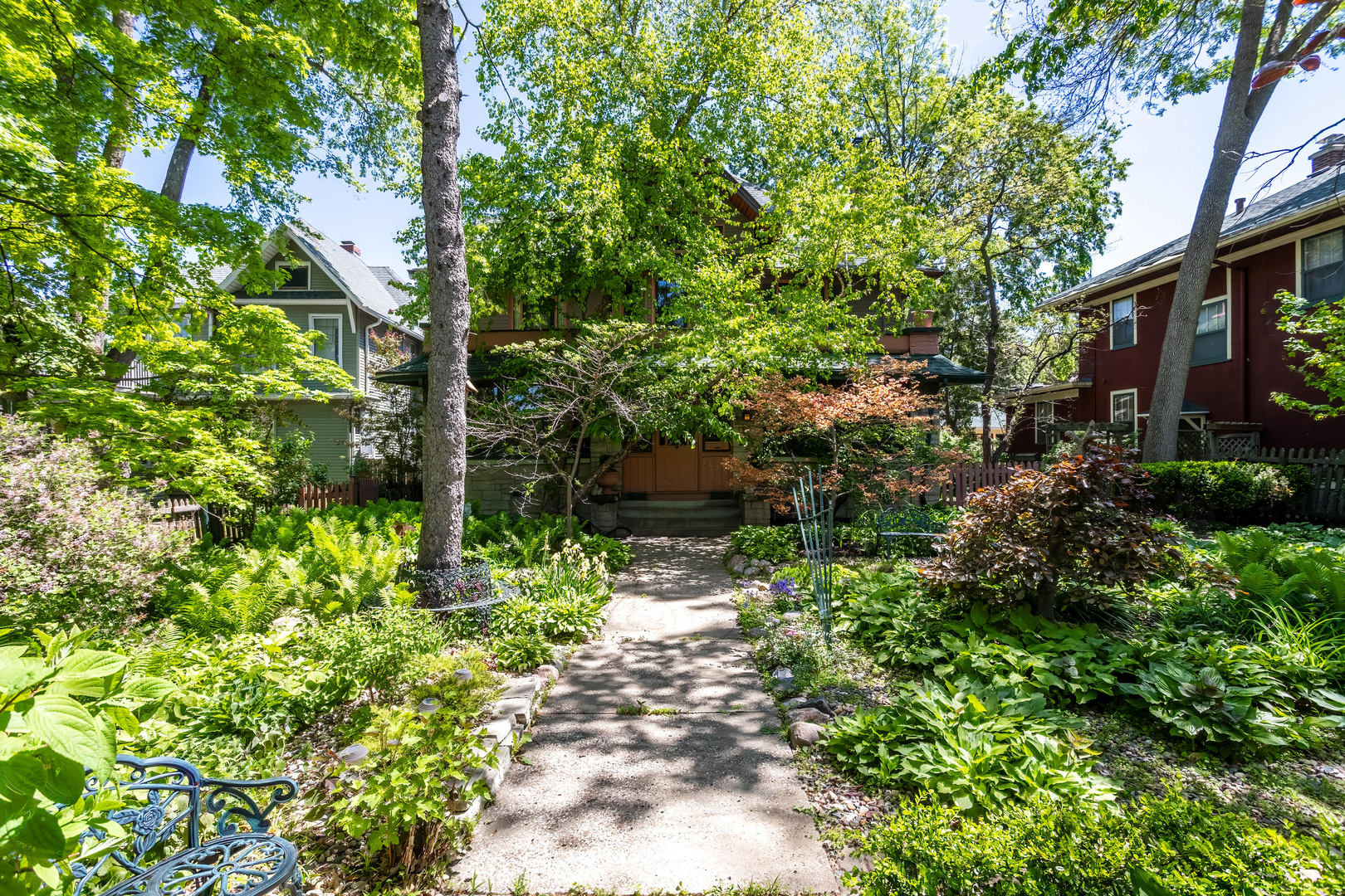2425 N Brady Street Property Photo 3