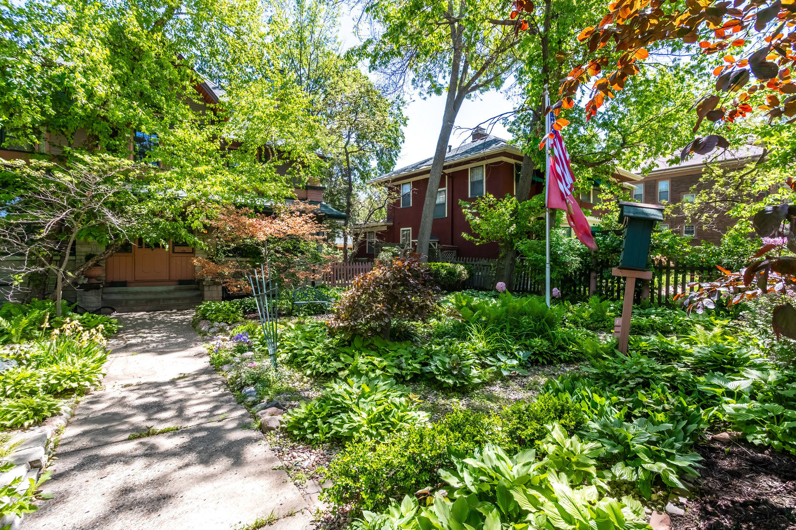 2425 N Brady Street Property Photo 4