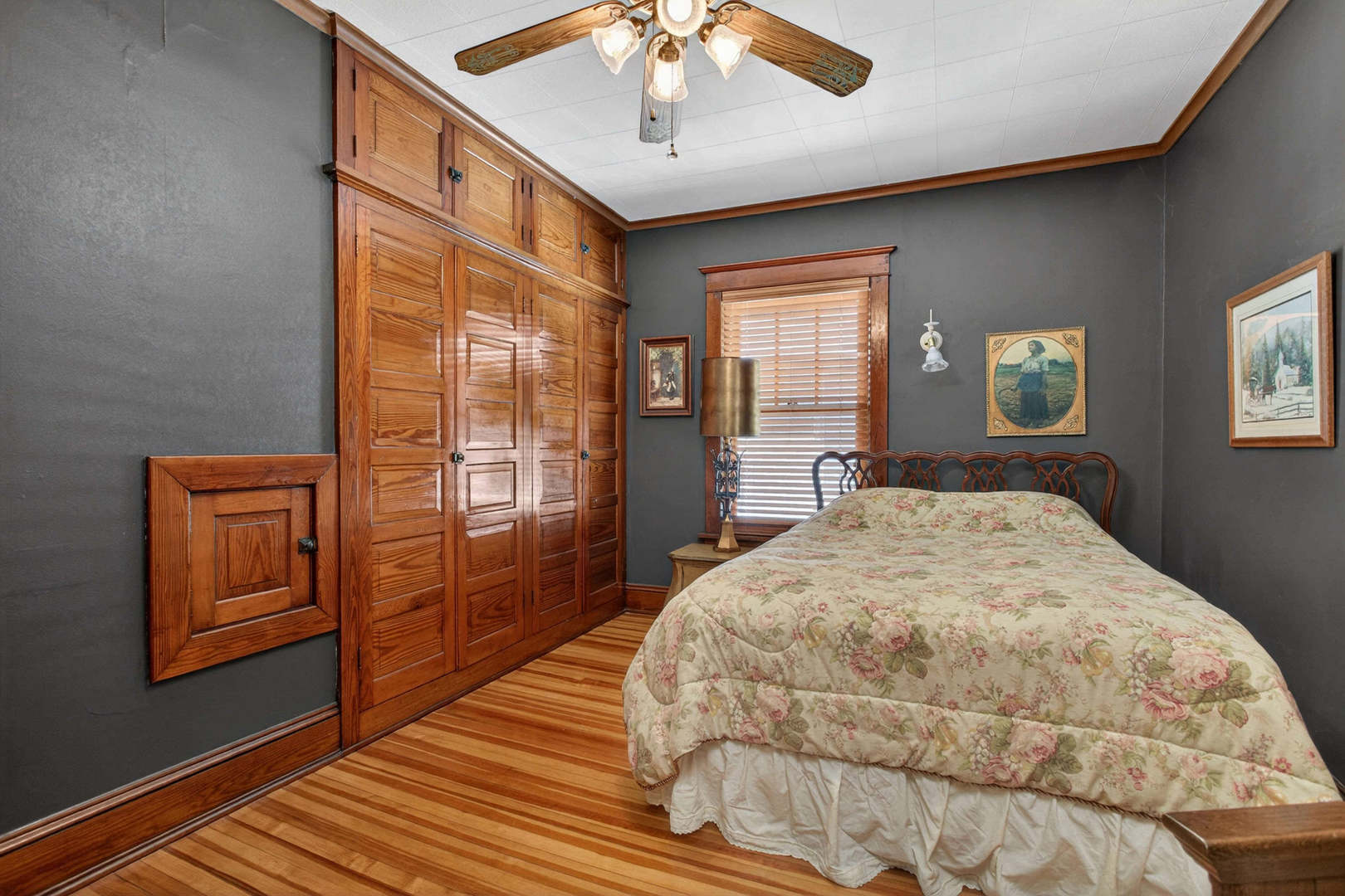 2425 N Brady Street Property Photo 38