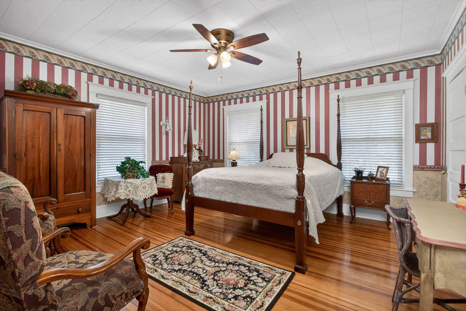 2425 N Brady Street Property Photo 42