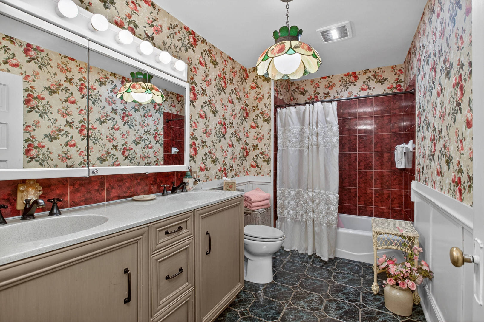 2425 N Brady Street Property Photo 44