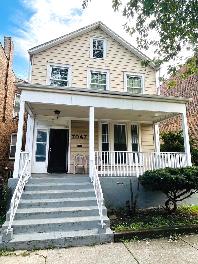 7047 S EBERHART Avenue Property Photo 1