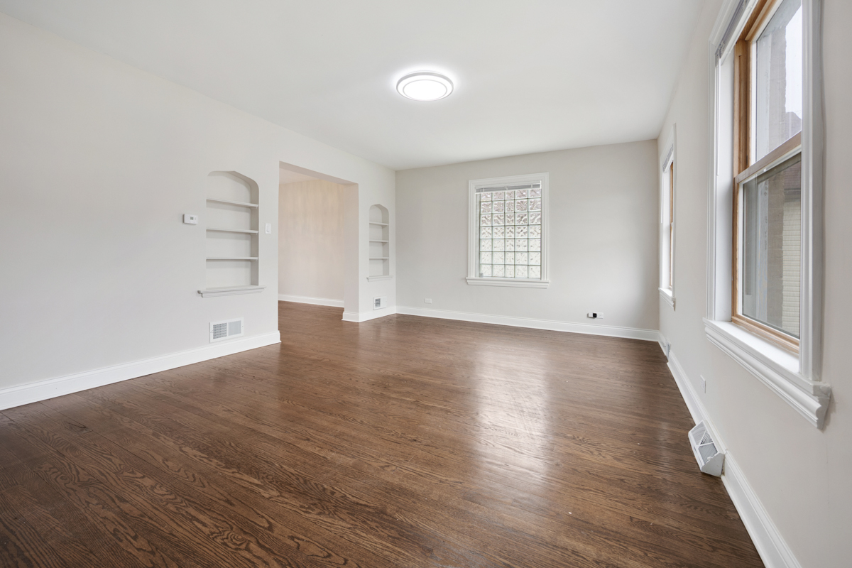 8435 S Cregier Avenue Property Photo 4