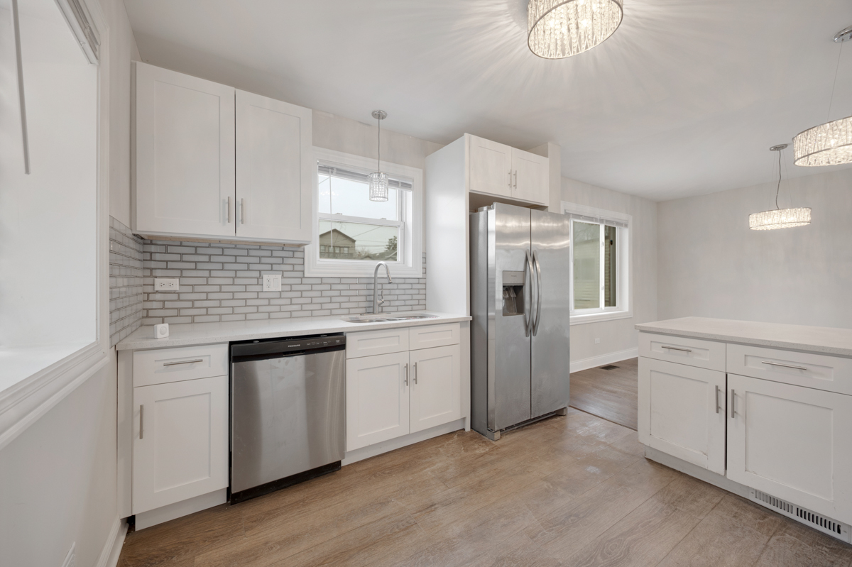8435 S Cregier Avenue Property Photo 10