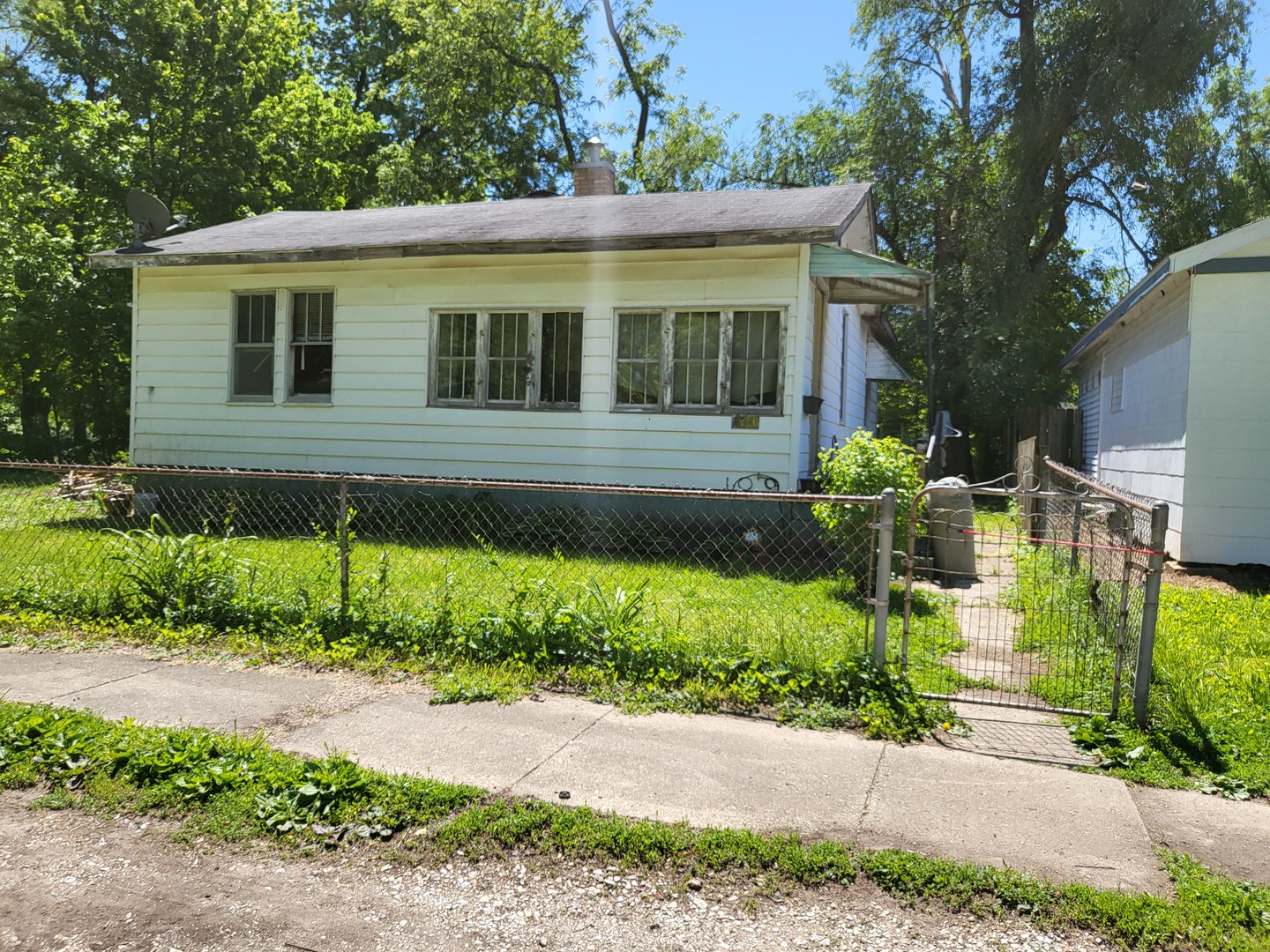 1700 E Glenn Avenue Property Photo 1