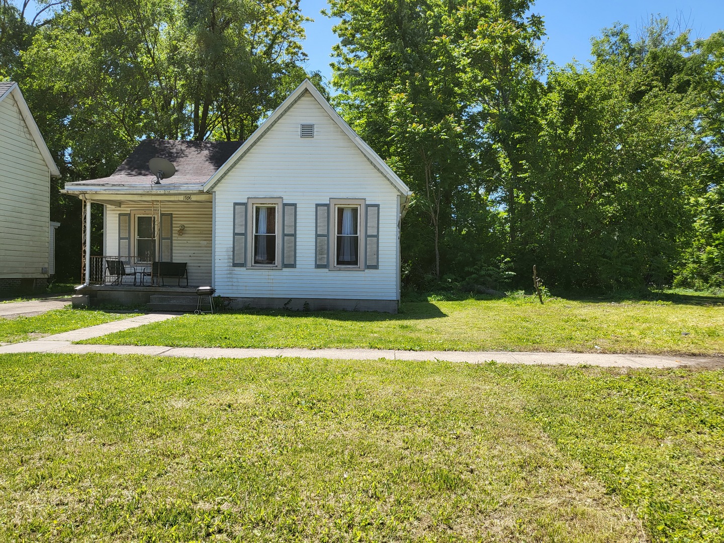 1706 E Edwards Street Property Photo 1
