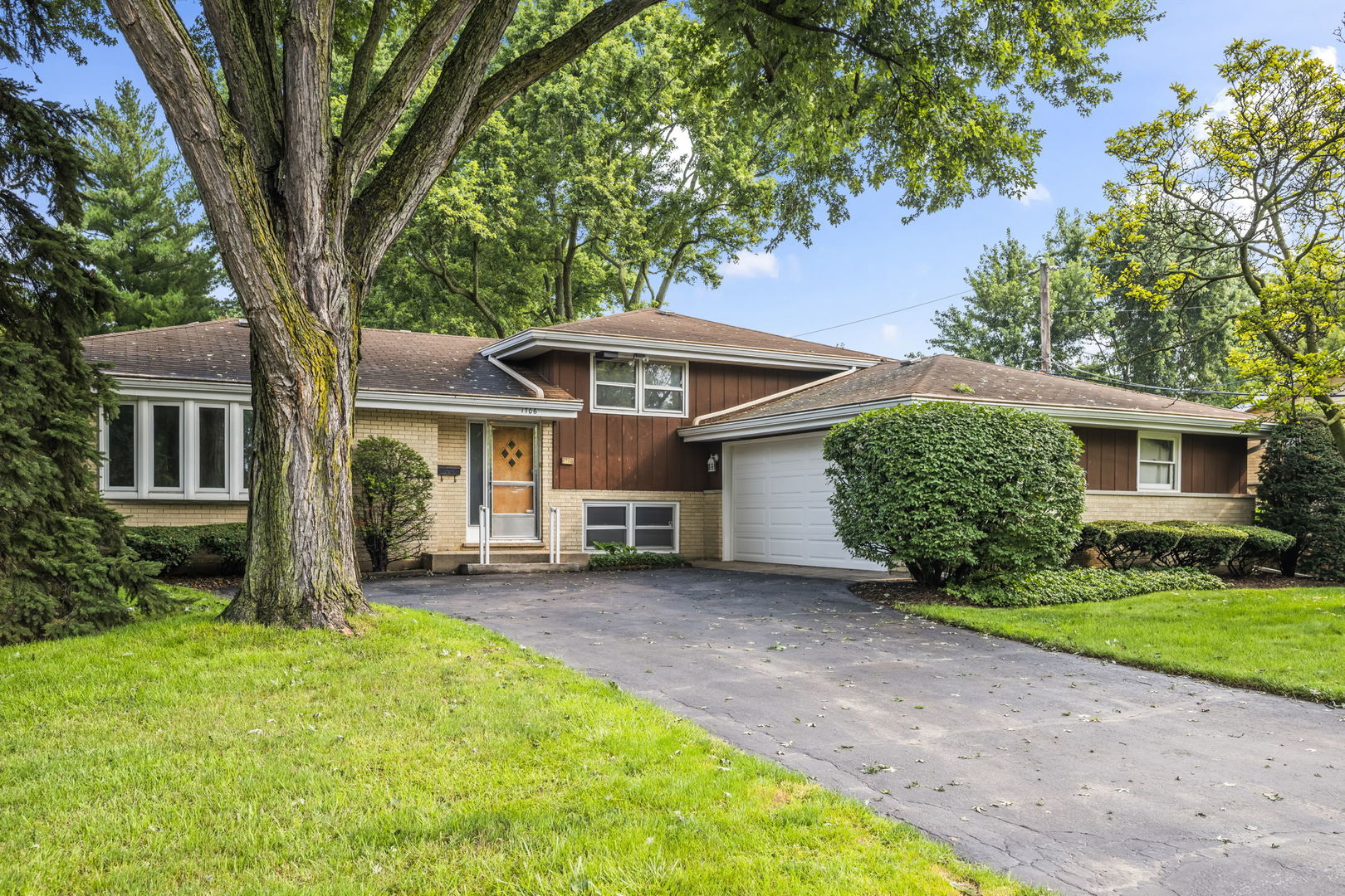 1706 E Euclid Avenue Property Photo 1
