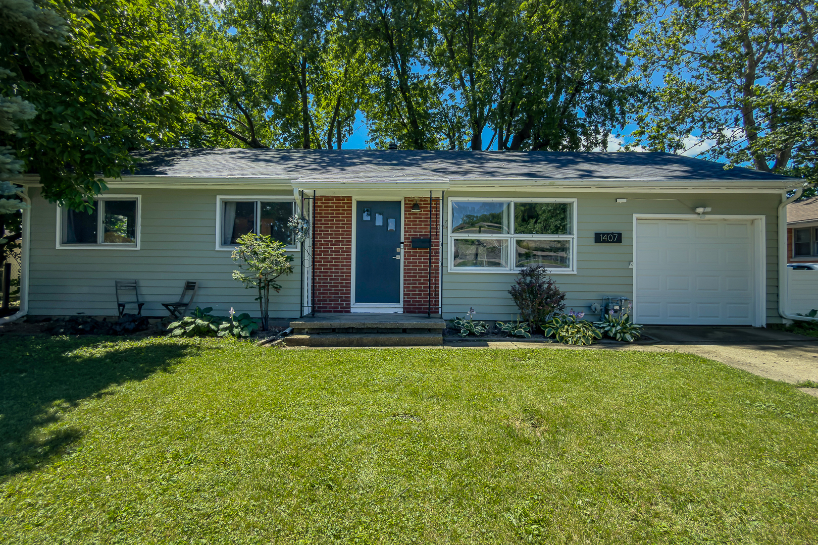 1407 E Fairlawn Drive Property Photo 2
