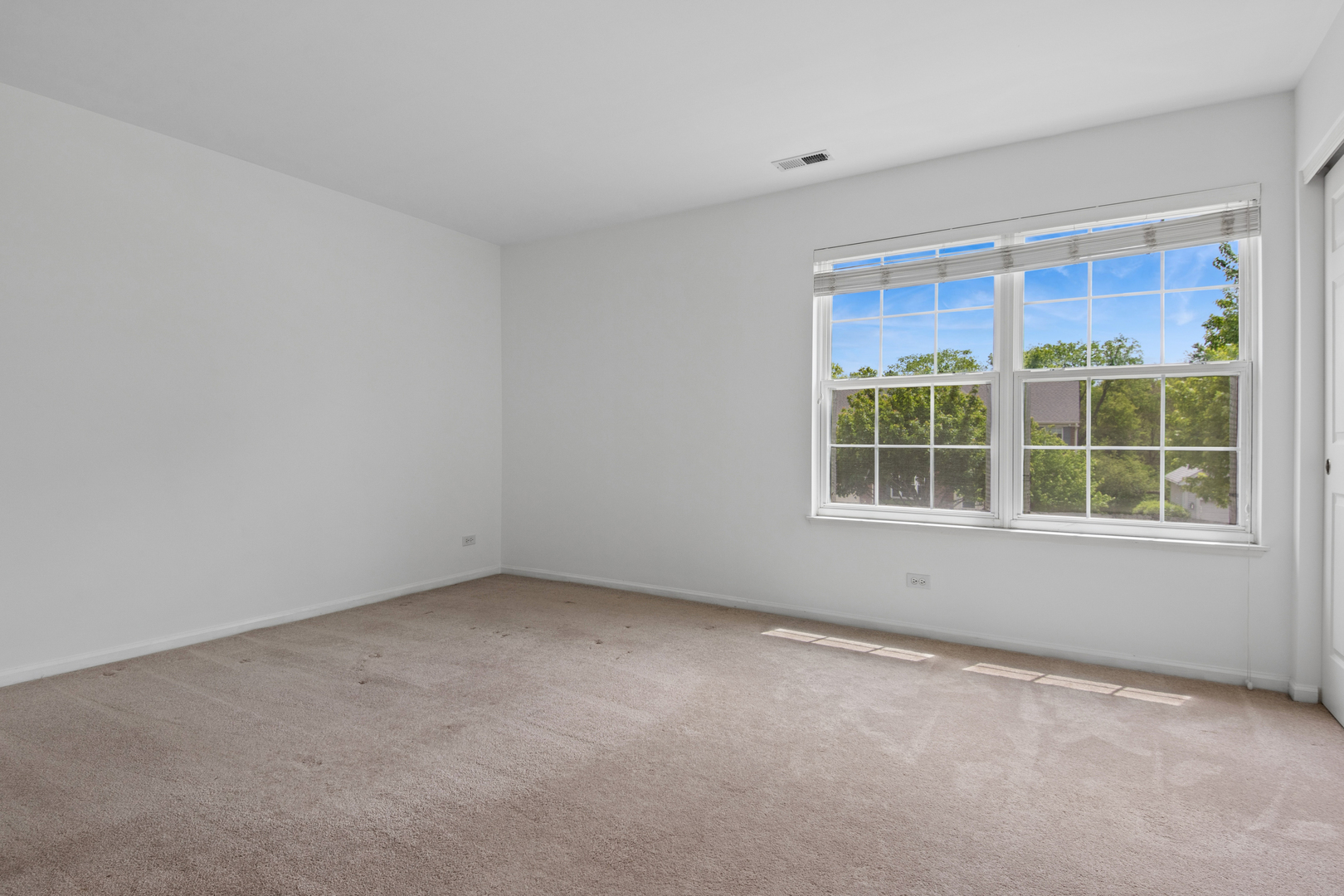6084 Russell Drive Property Photo 13
