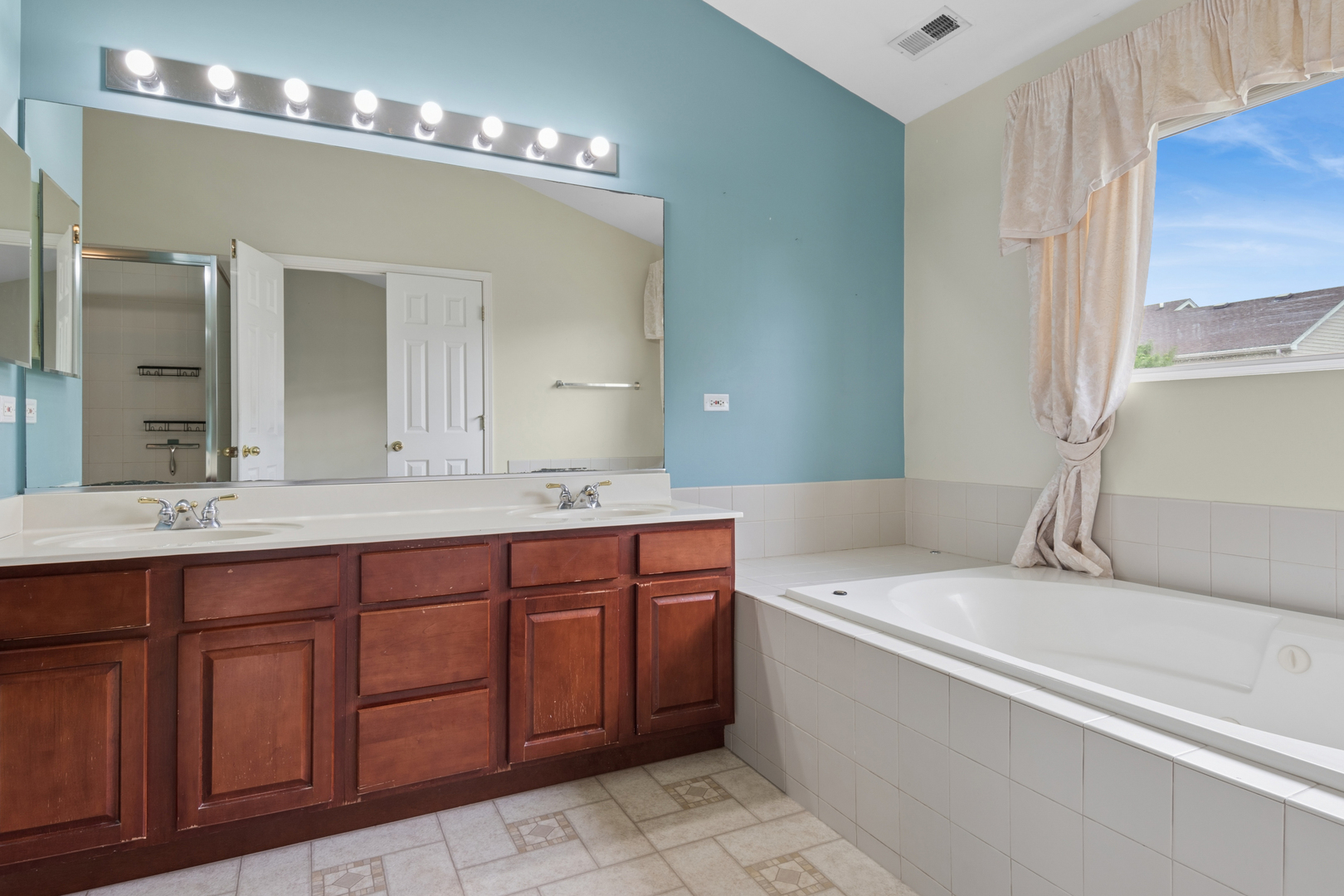 6084 Russell Drive Property Photo 18