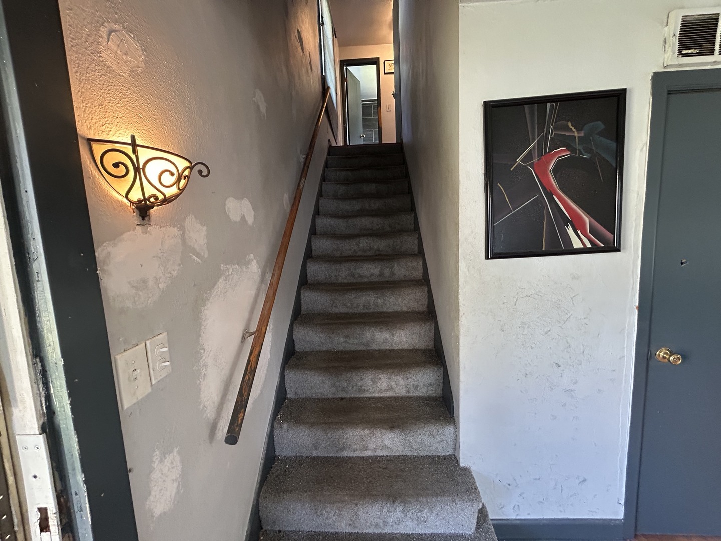 9148 S Burnside Avenue Property Photo 3