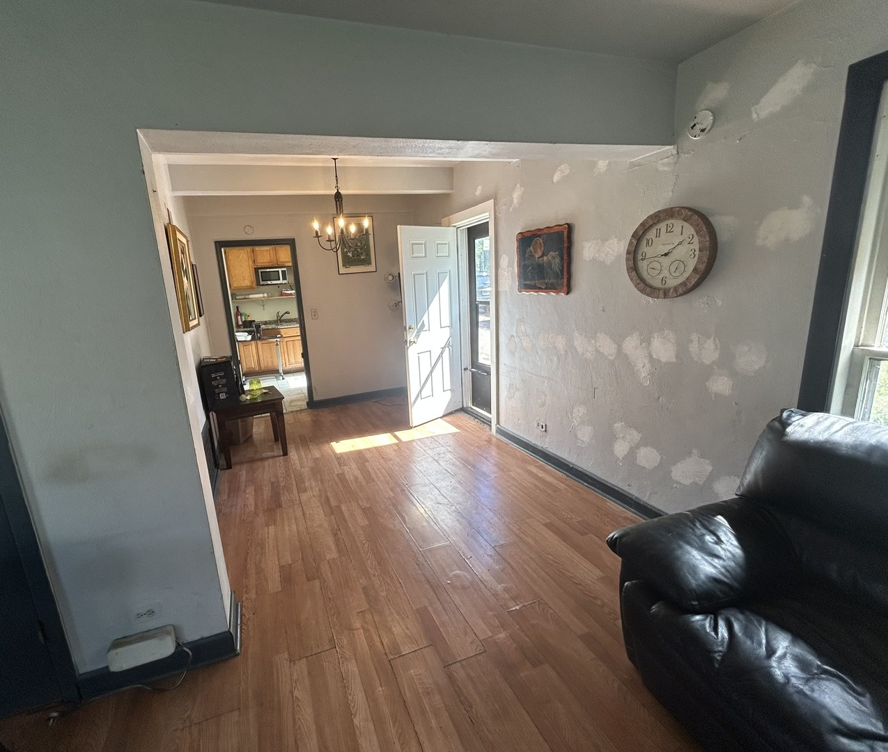 9148 S Burnside Avenue Property Photo 5
