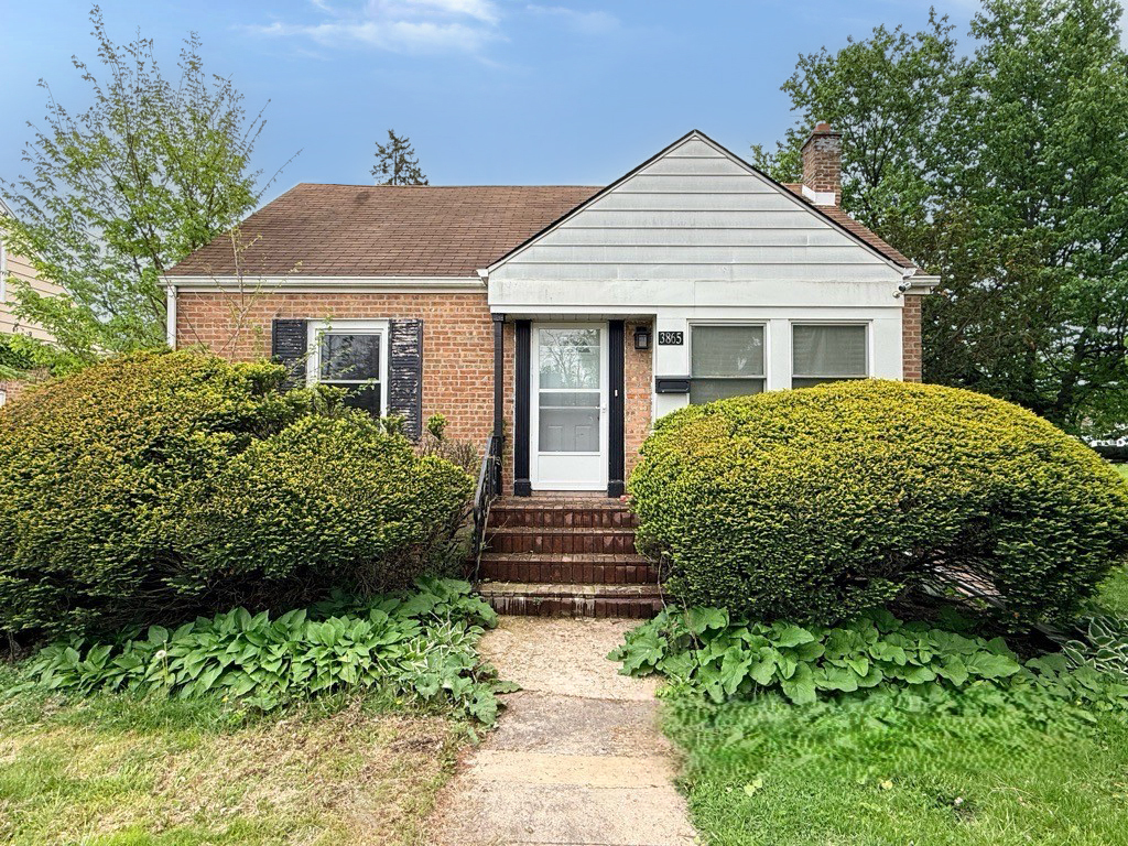 3865 216th Place Property Photo 2