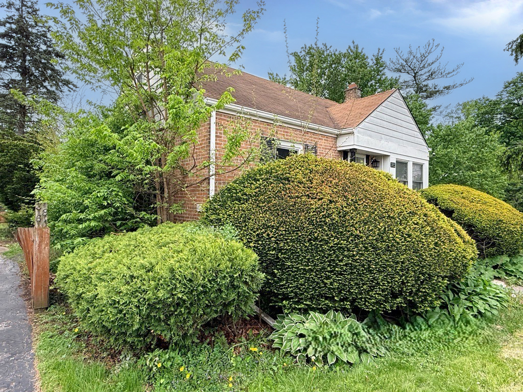3865 216th Place Property Photo 3