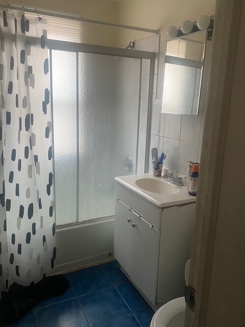 8728 S Carpenter Street Property Photo 6