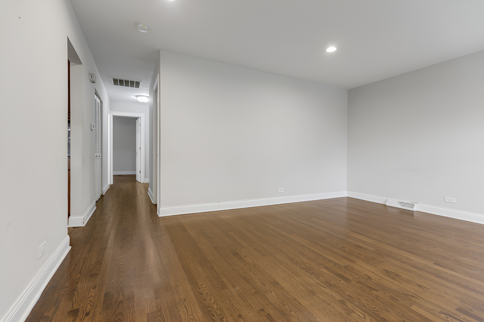 16329 Hermitage Avenue Property Photo 6