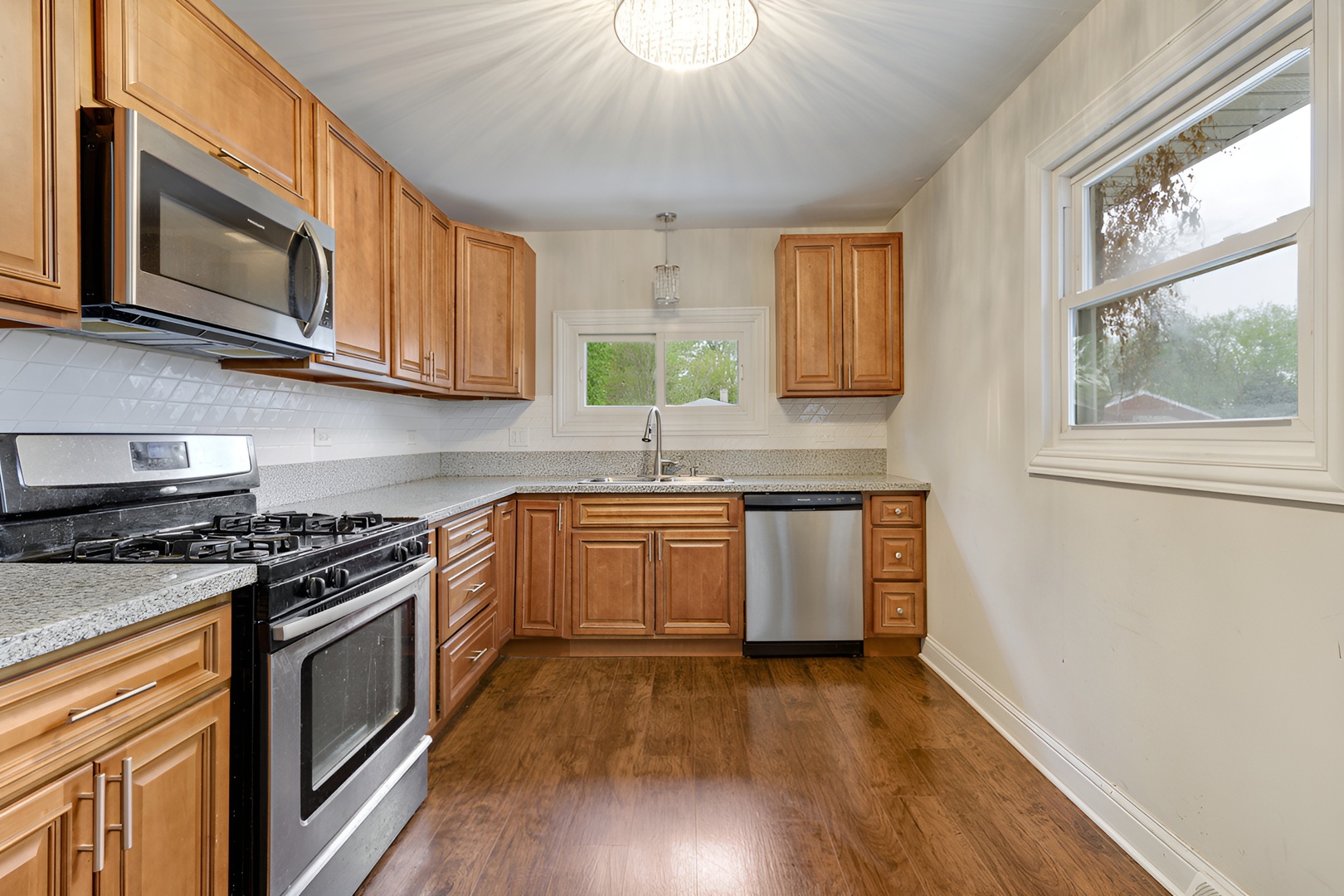 16329 Hermitage Avenue Property Photo 8