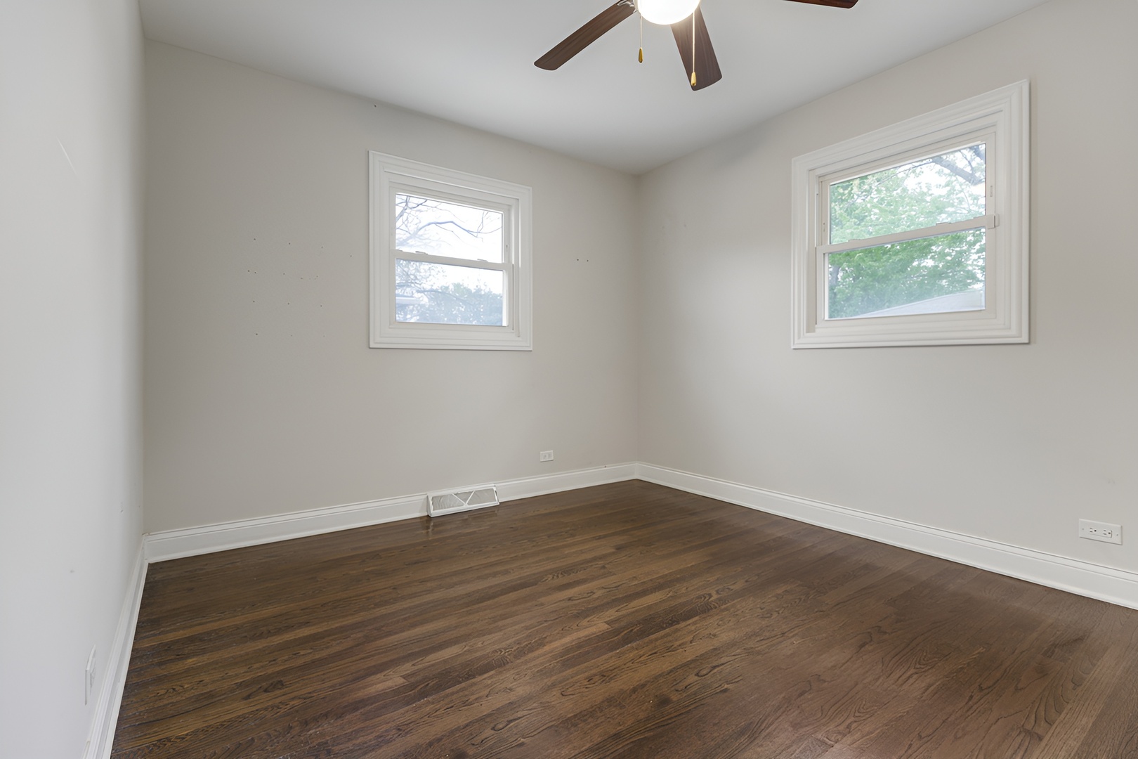 16329 Hermitage Avenue Property Photo 16