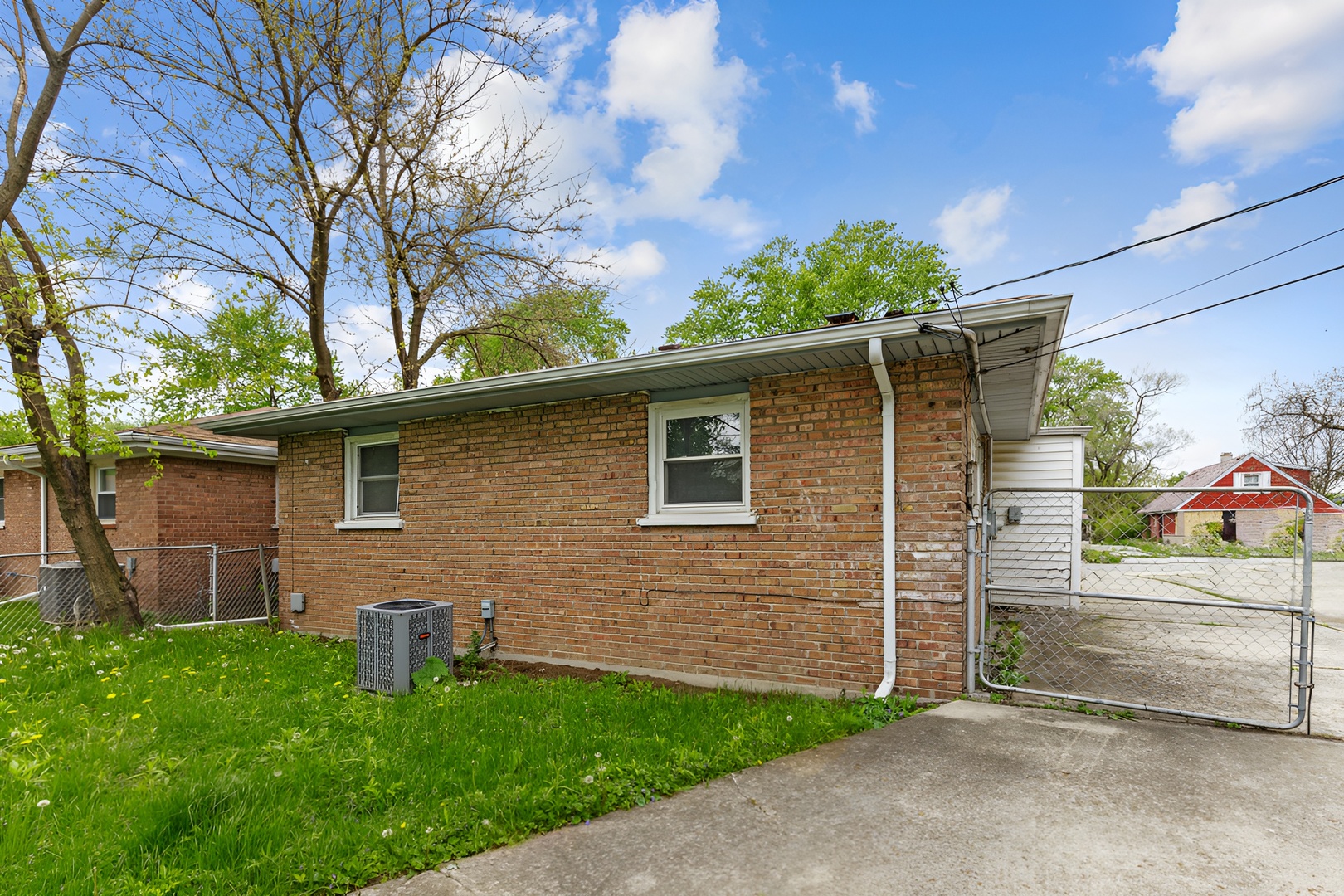 16329 Hermitage Avenue Property Photo 19