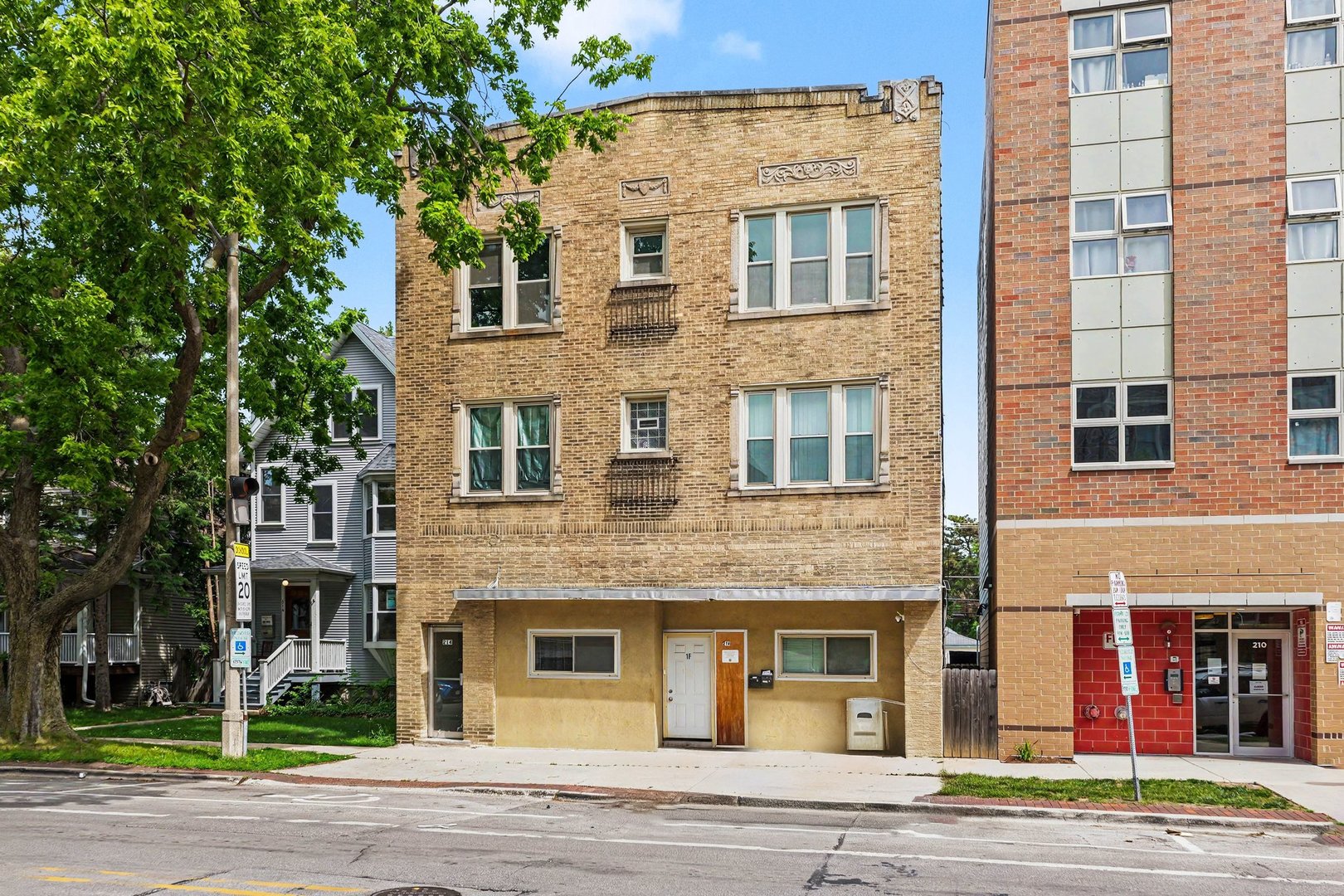 214 Chicago Avenue Property Photo 1