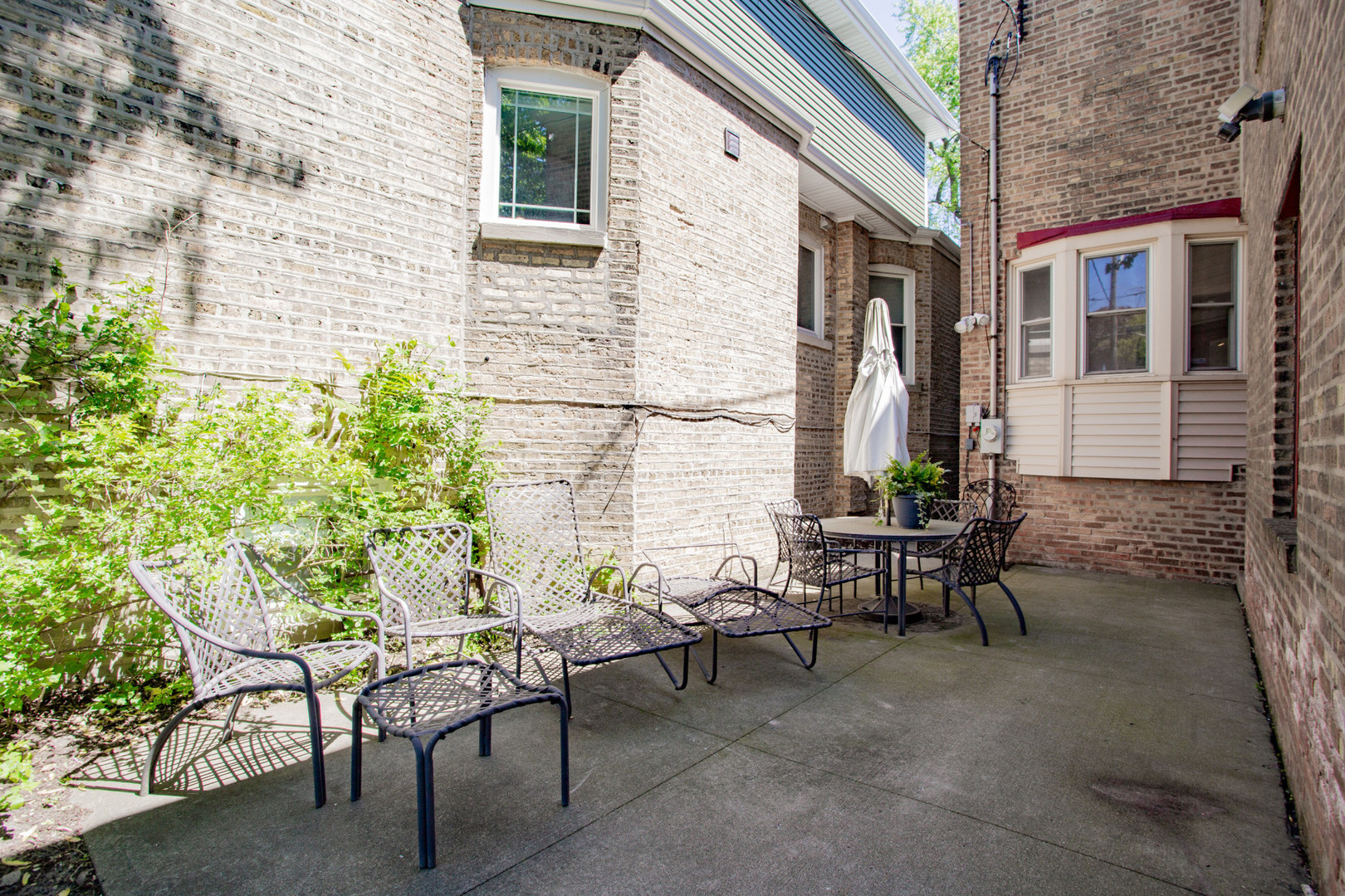 6636 N Talman Avenue Property Photo 3