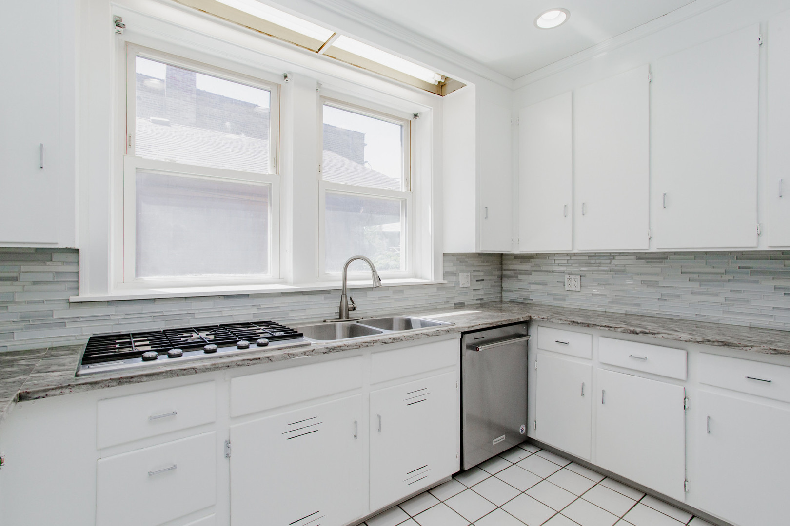 6636 N Talman Avenue Property Photo 11