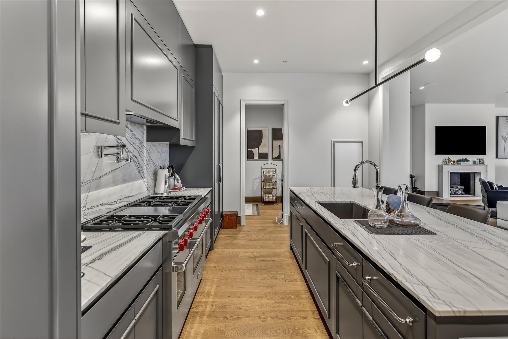 21 N May Street 501 Property Photo 27