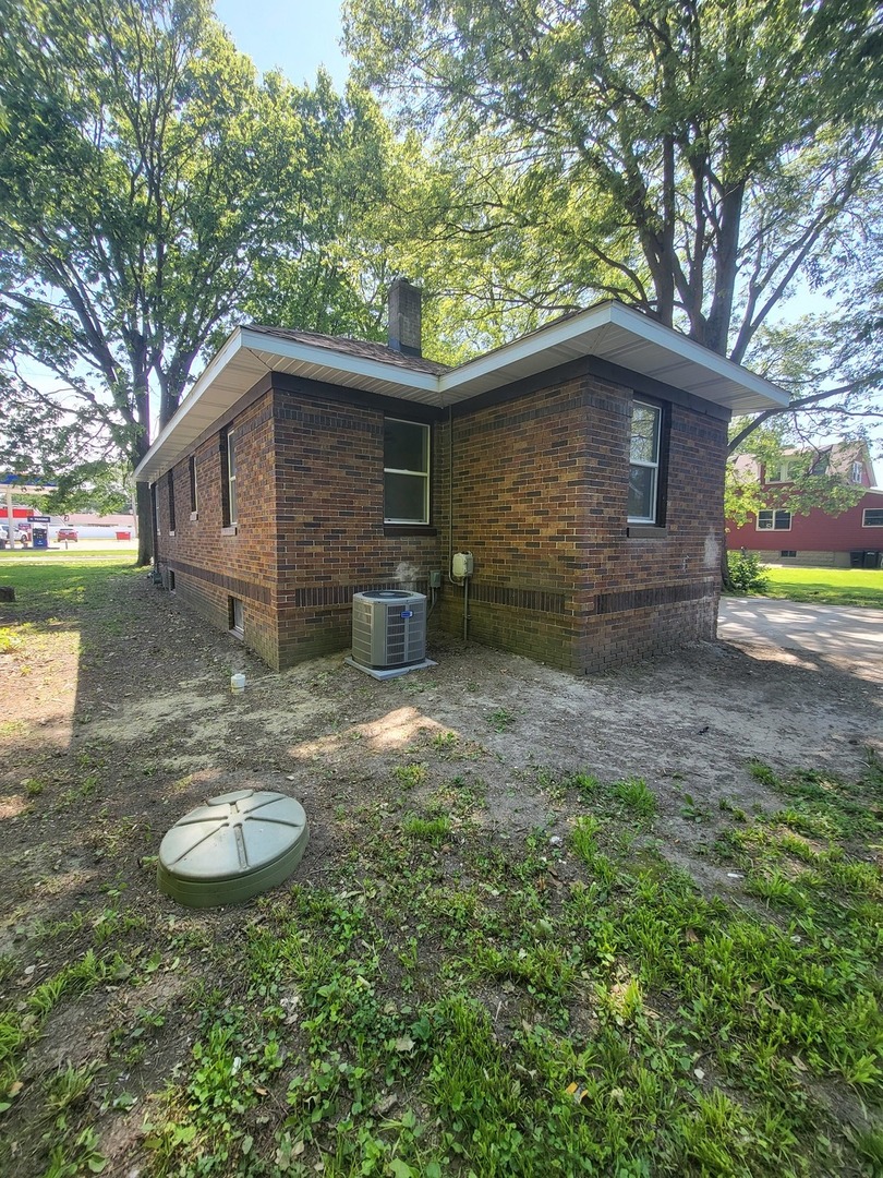 1406 S Bloomington Street Property Photo 3