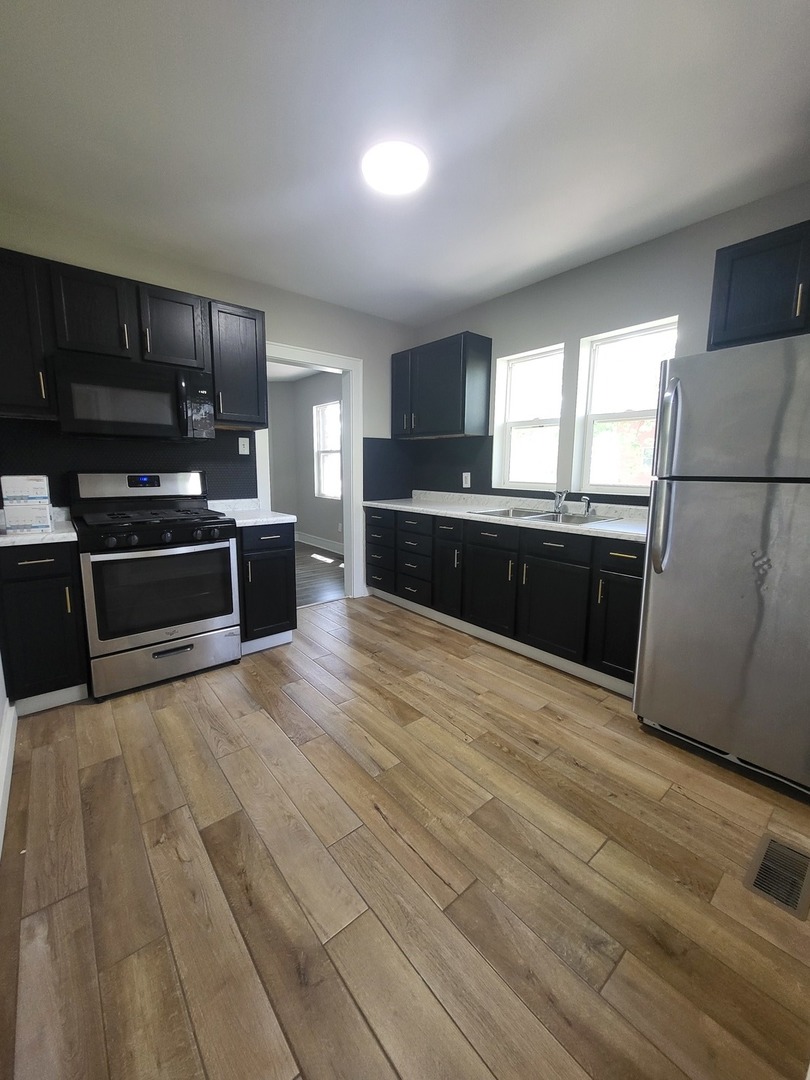 1406 S Bloomington Street Property Photo 6