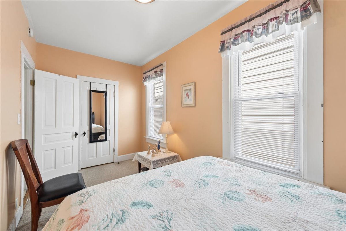 4924 N Seeley Avenue Property Photo 17
