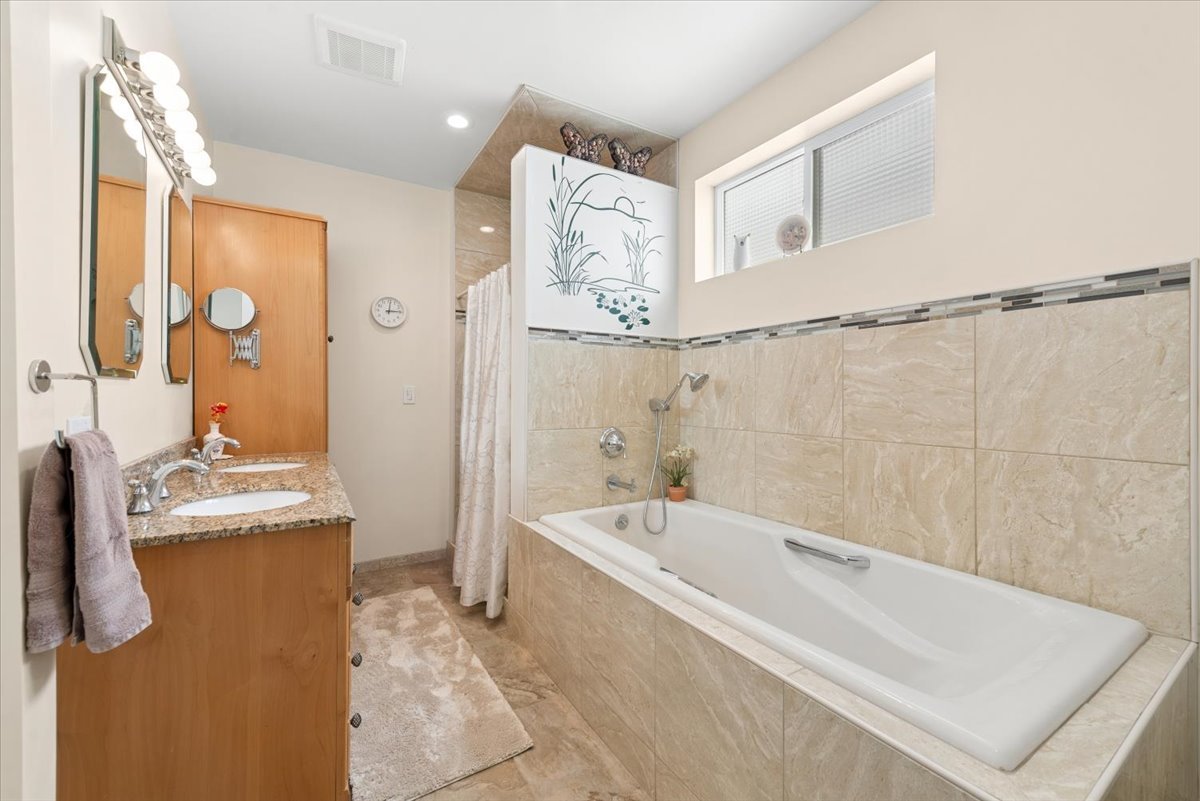 4924 N Seeley Avenue Property Photo 18