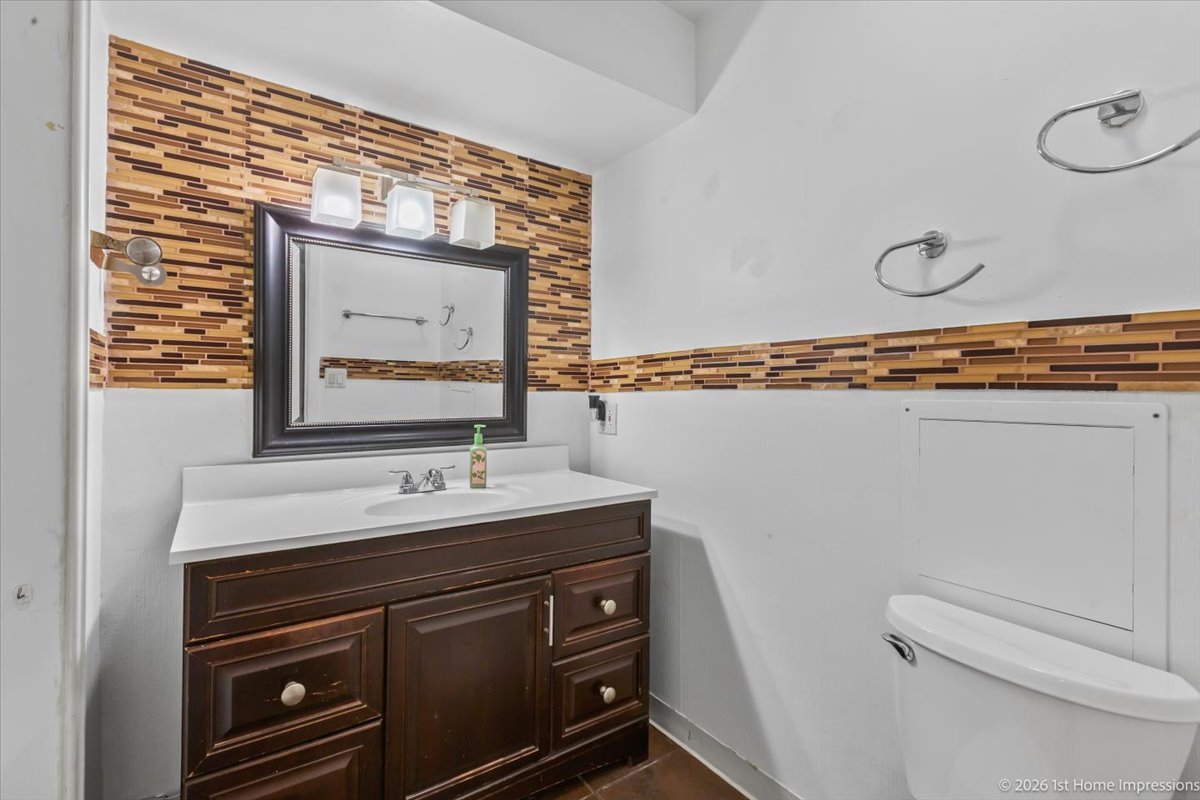 18847 May Avenue Property Photo 11