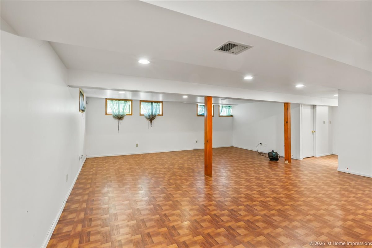18847 May Avenue Property Photo 21