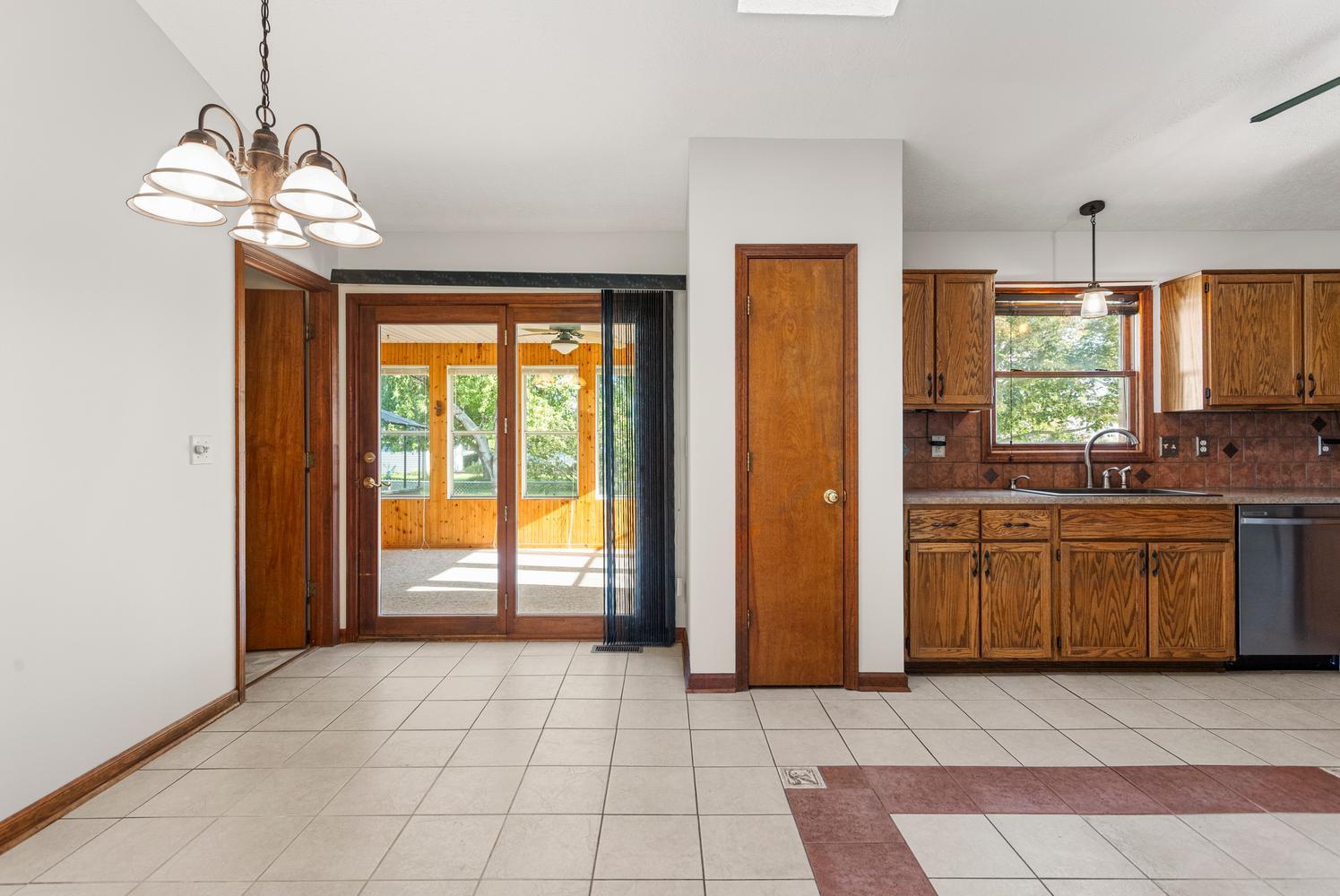 608 E Oaks Road Property Photo 8
