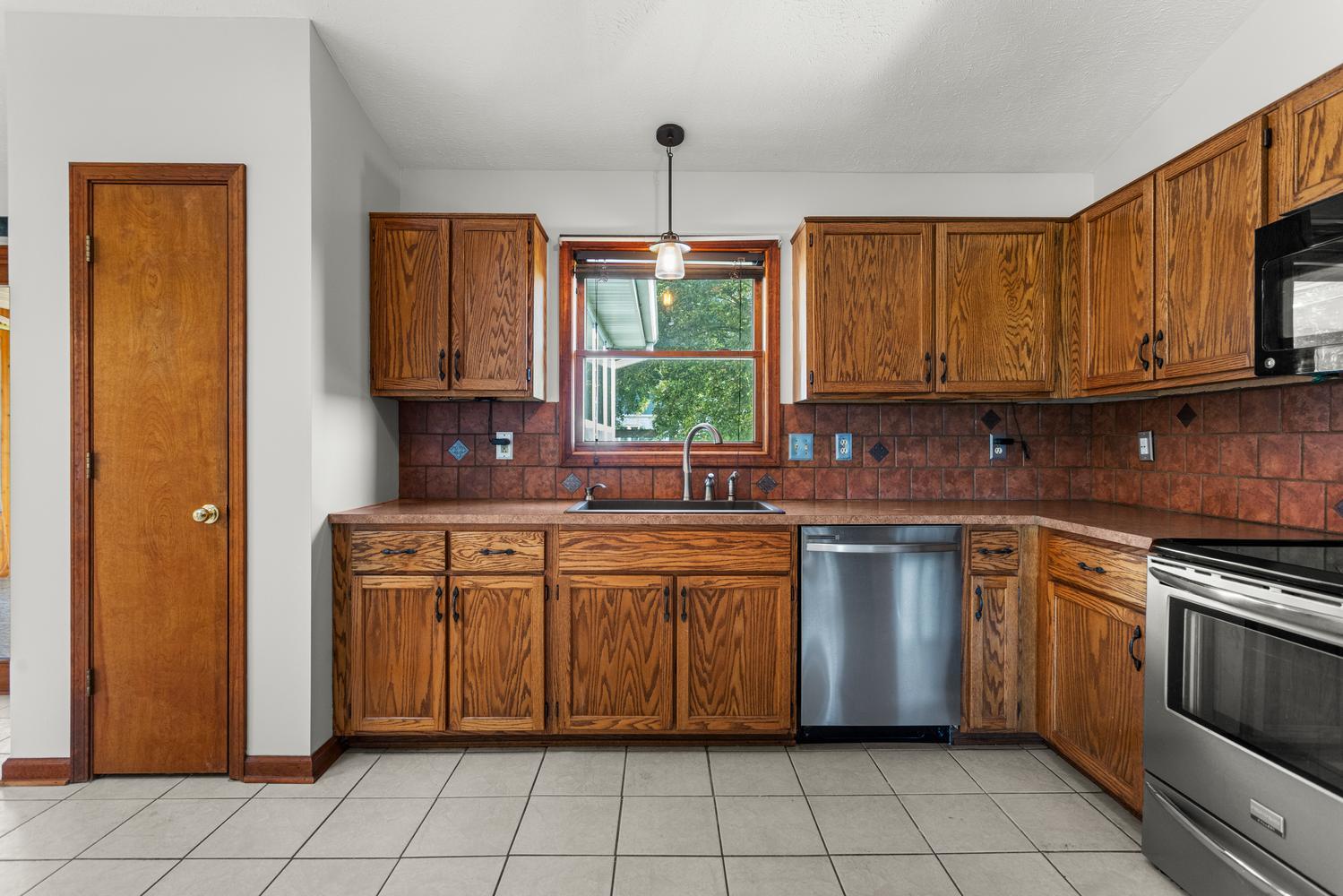 608 E Oaks Road Property Photo 12