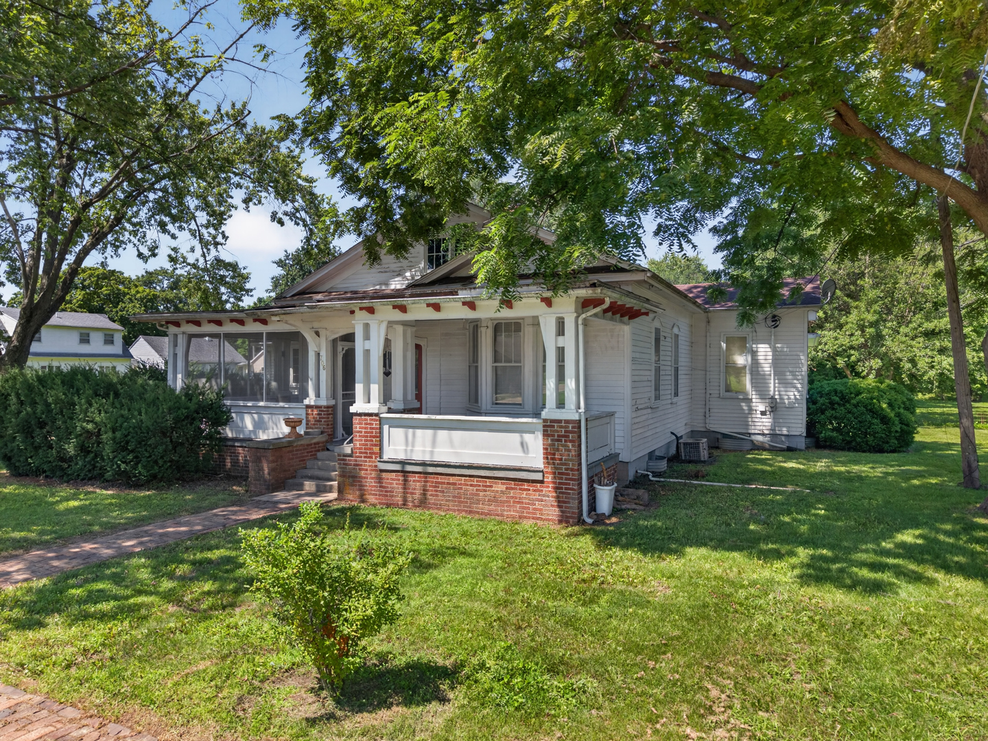 706 Fuller Avenue Property Photo 3