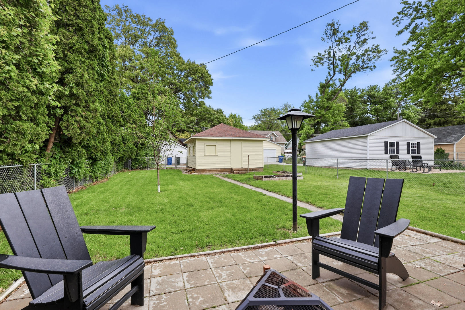 2810 Middle Road Property Photo 5
