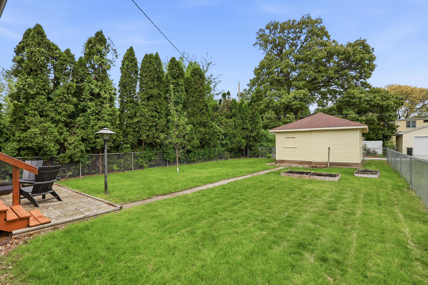 2810 Middle Road Property Photo 6