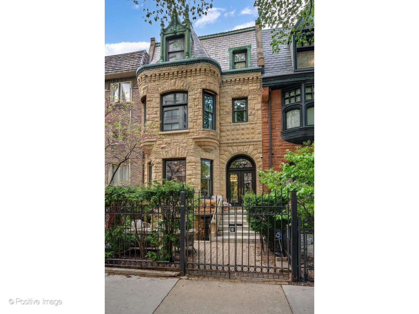 32 E BELLEVUE Place Property Photo 1