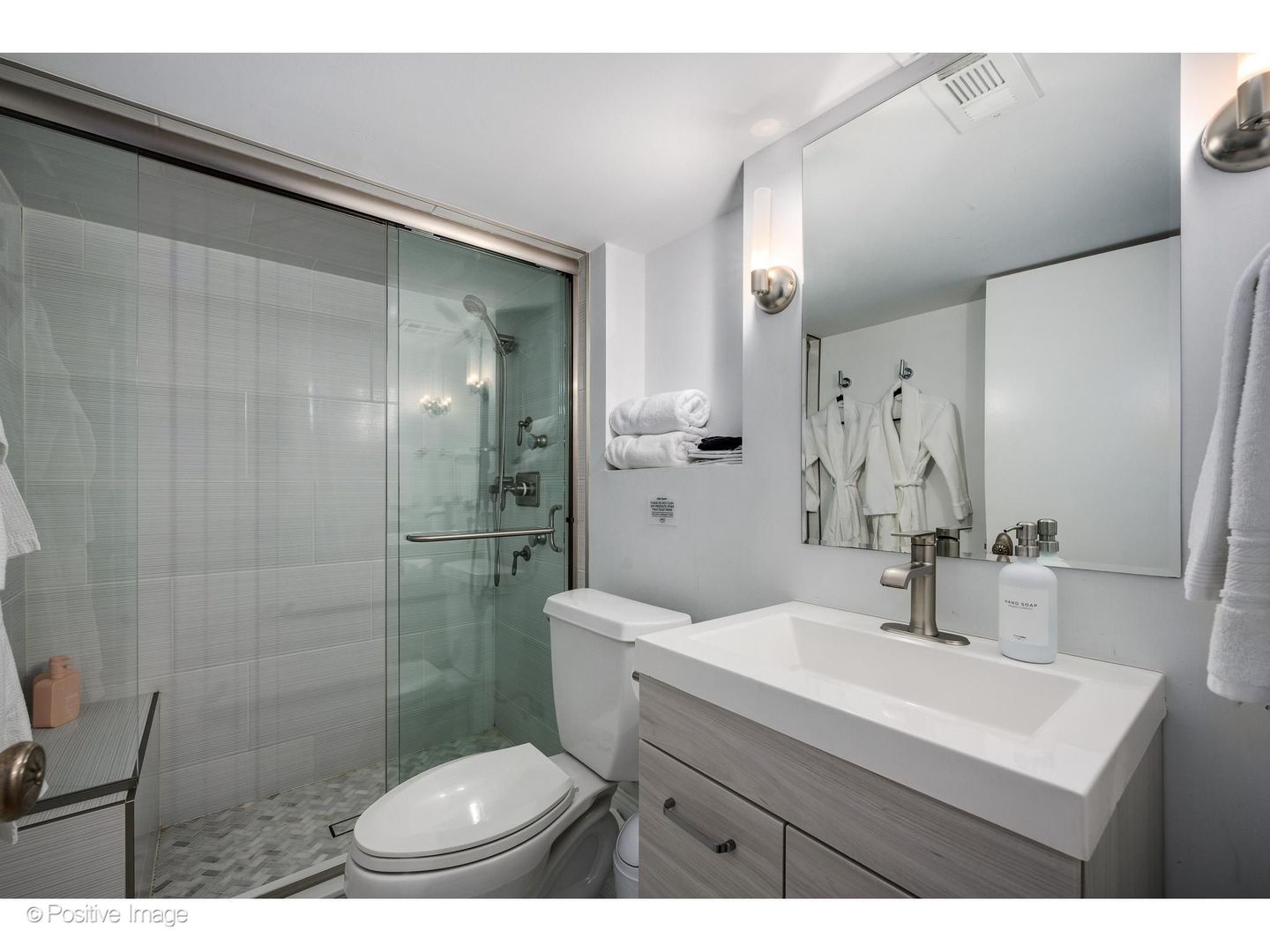 32 E Bellevue Place Property Photo 45