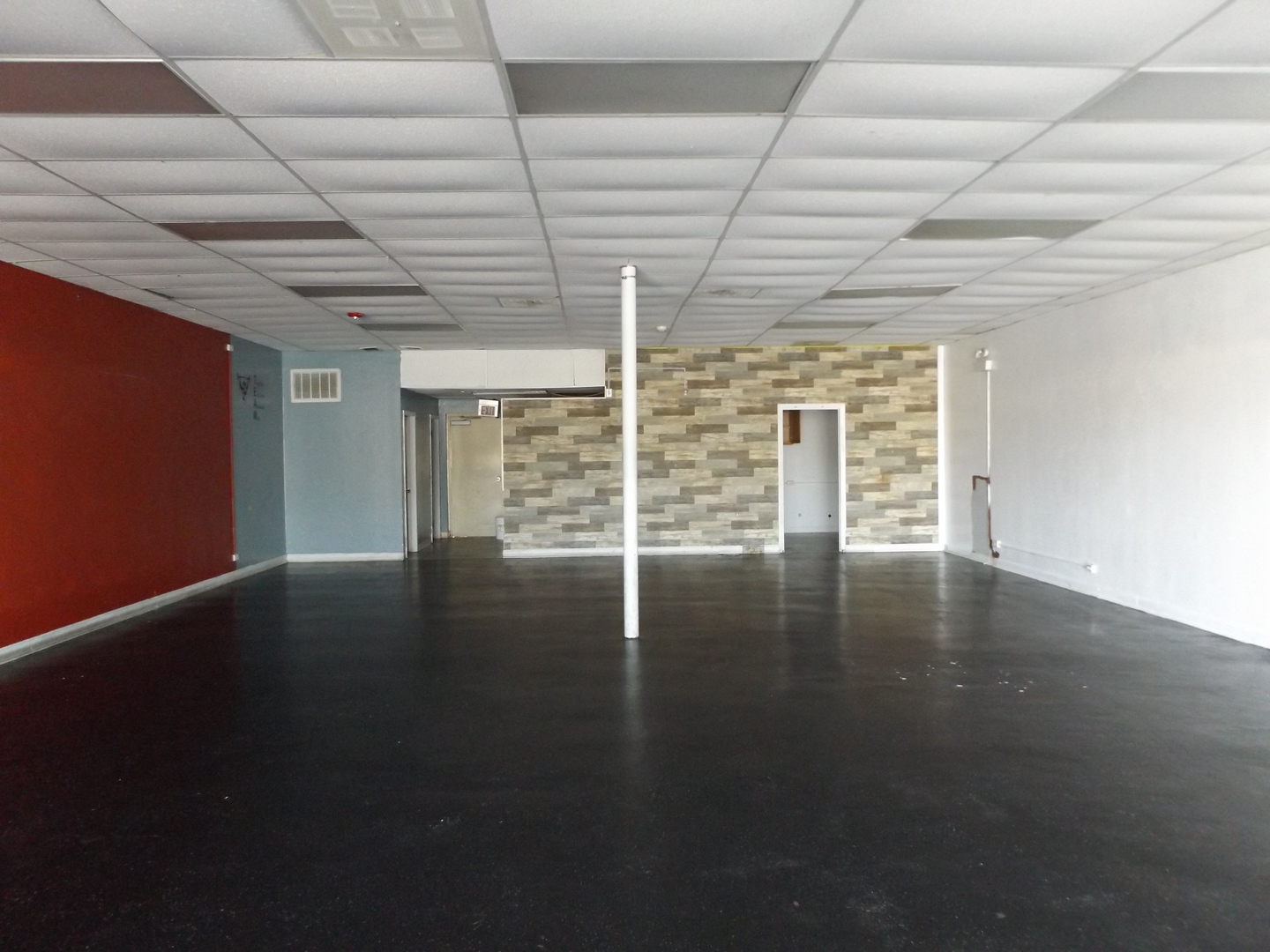 1502 N Elmhurst Road Property Photo 4