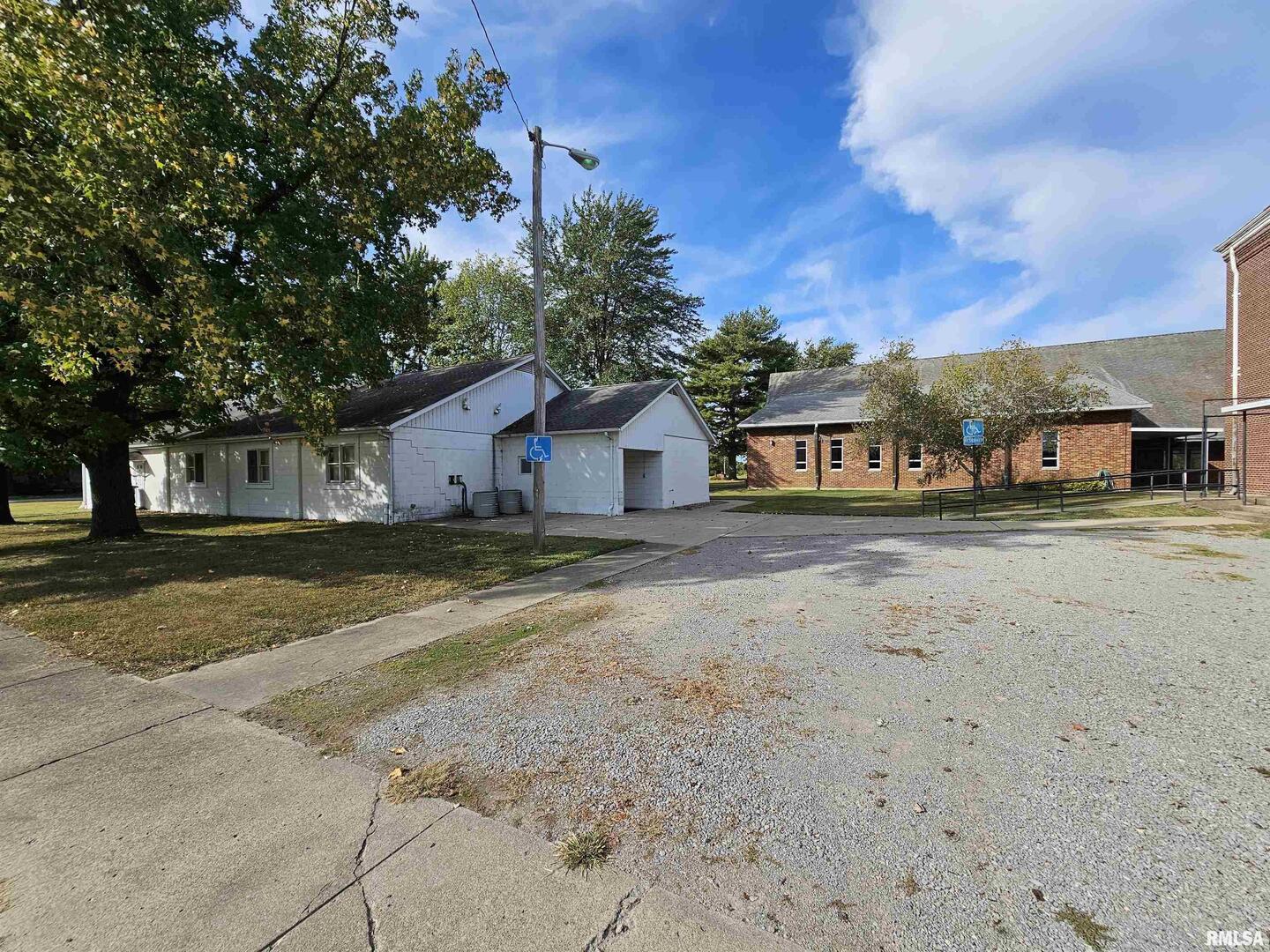 705 W Main Street Property Photo 10