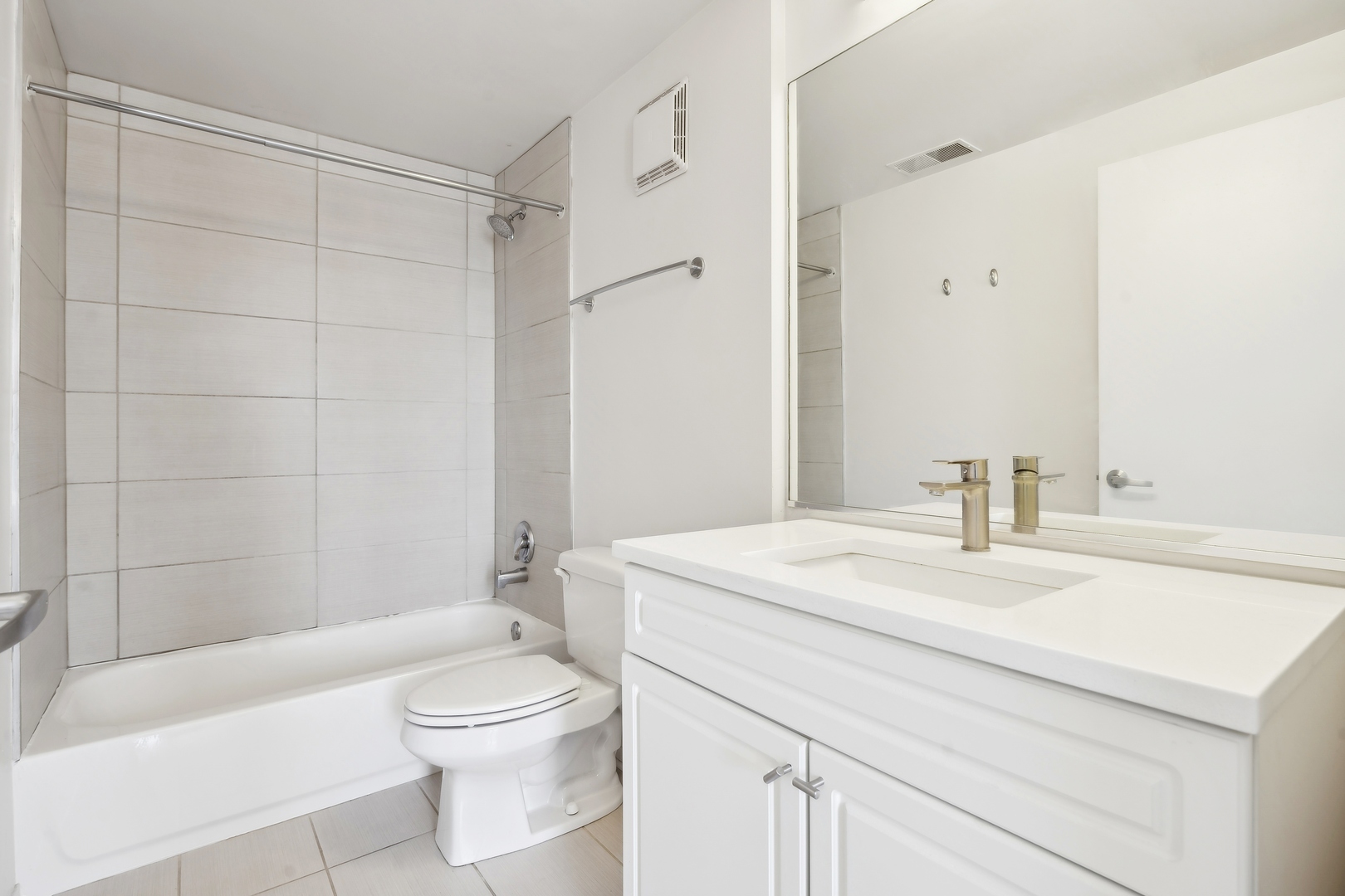 30 E Roosevelt Road 204 Property Photo 12