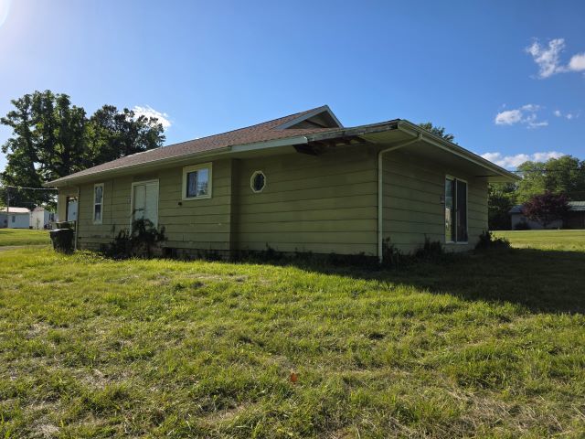 905 Mcclintock Avenue Property Photo 4