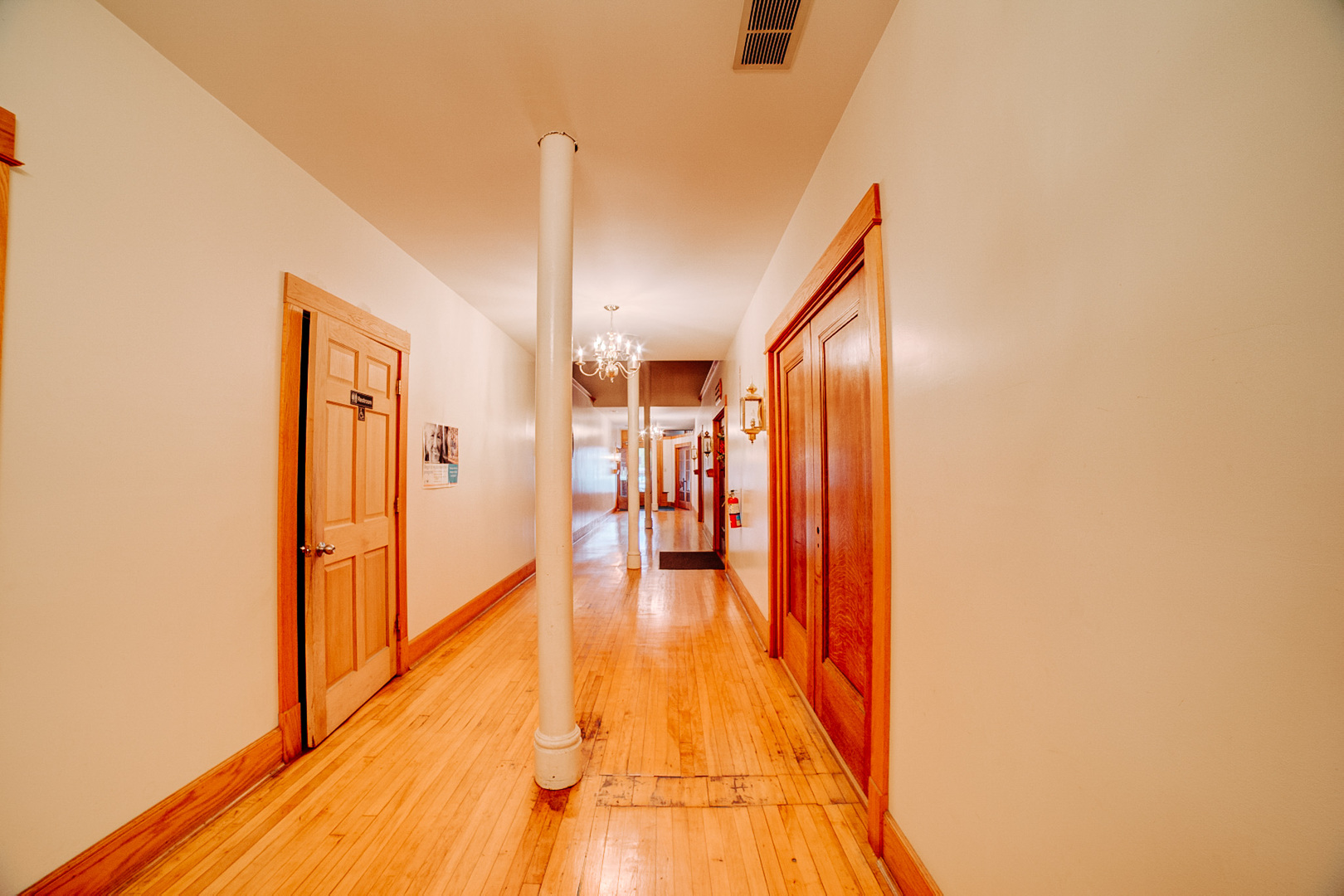 109 N Chestnut Street Property Photo 2