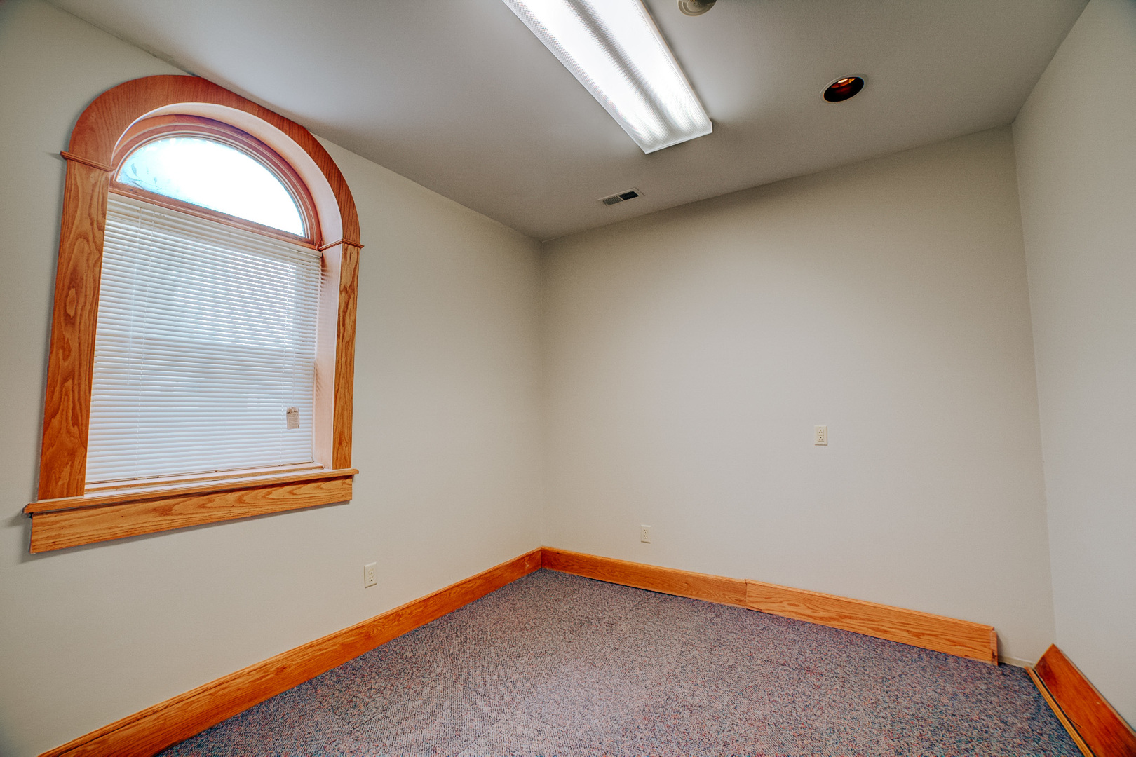 109 N Chestnut Street Property Photo 10